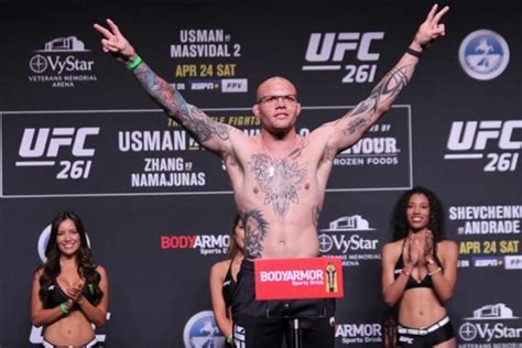 who won ufc yesterday|UFC 261 Results: Anthony Smith's jabs, kick lead way to win.